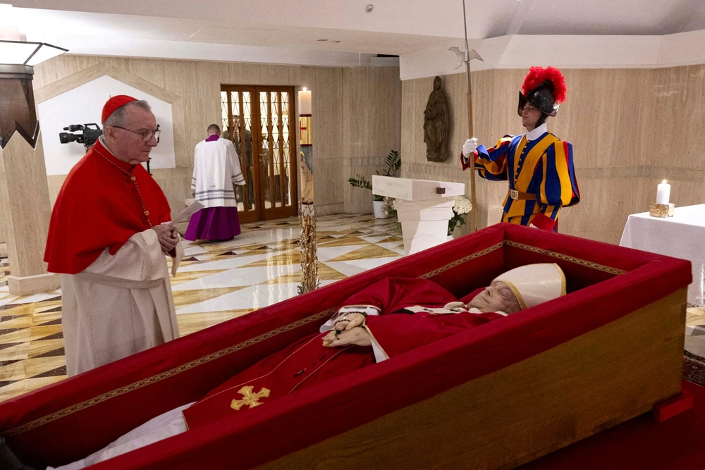 Linh cữu Giáo hoàng Francis tại Vatican. Ảnh: AFP