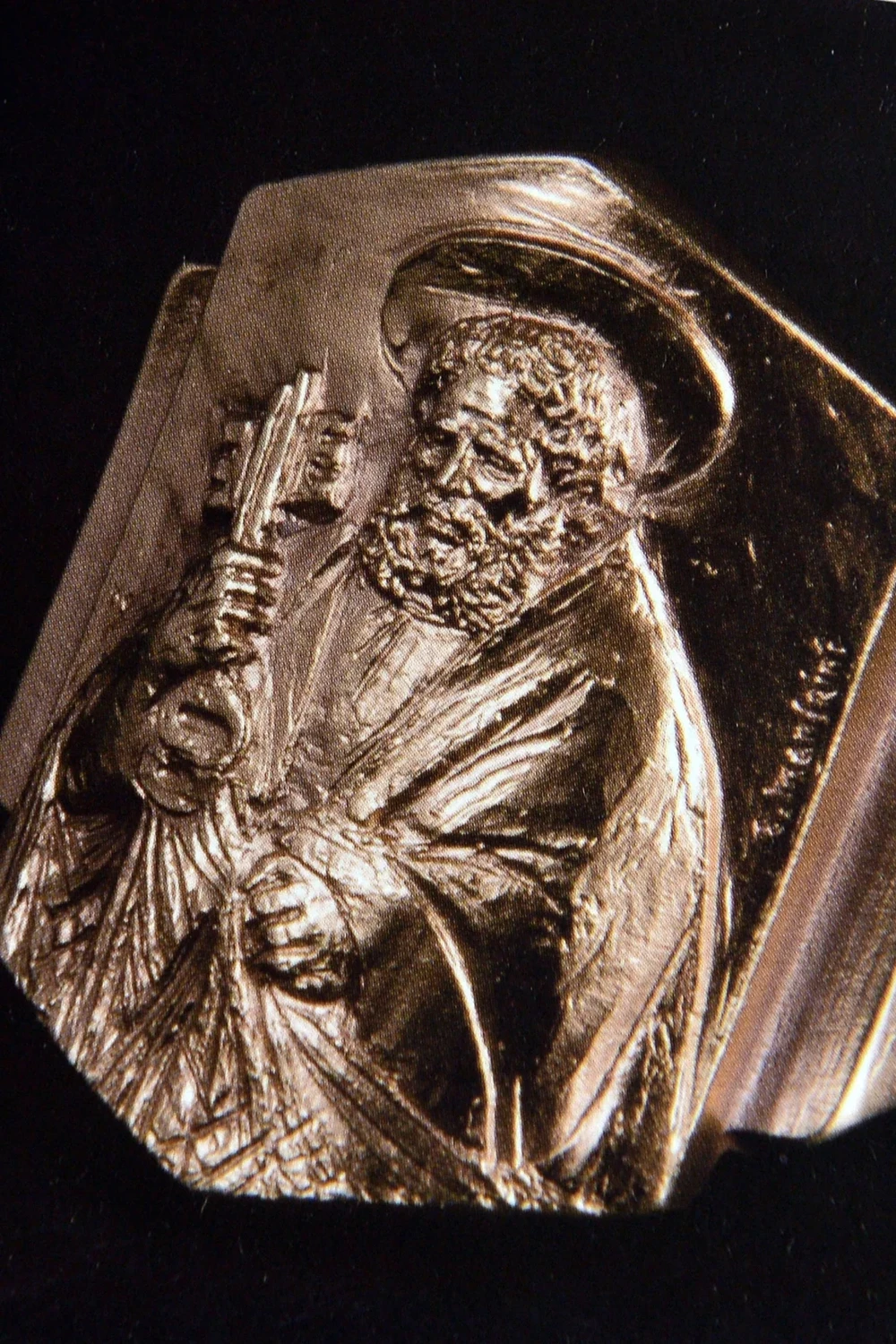 Tại sao chiếc nhẫn của Giáo hoàng Francis sẽ bị phá hủy sau khi ông qua đời?