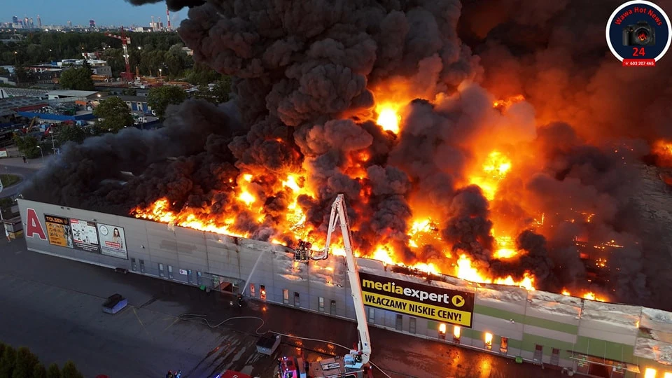 Ba Lan cáo buộc Nga đứng sau vụ trung tâm thương mại ở Warsaw cháy rụi