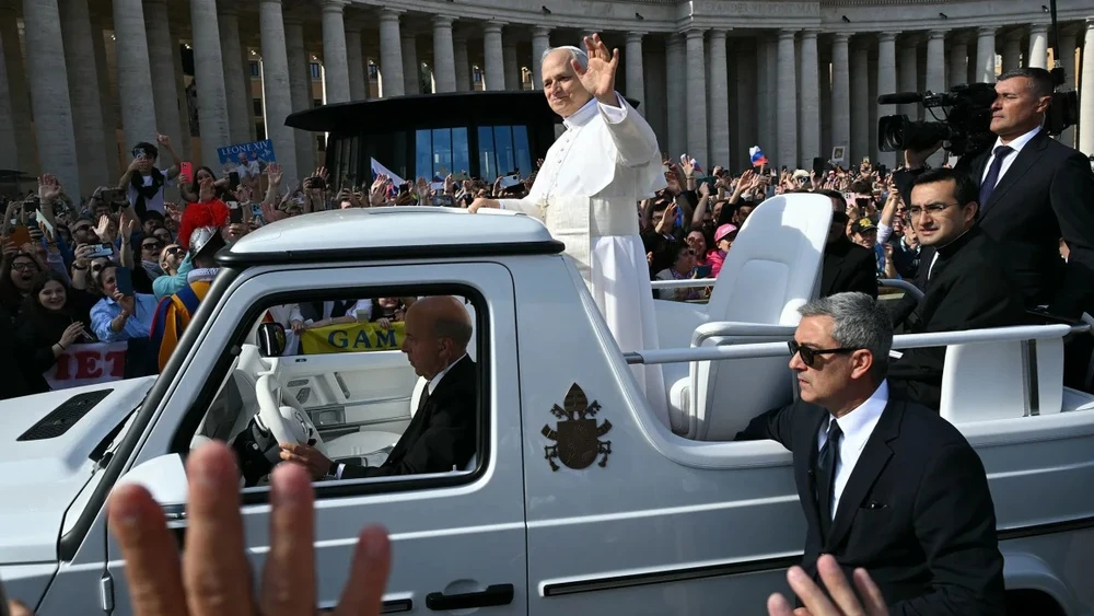 Giáo hoàng Leo XIV tại Quảng trường Thánh Peter (Vatican) trước lễ nhậm chức. Ảnh: AFP