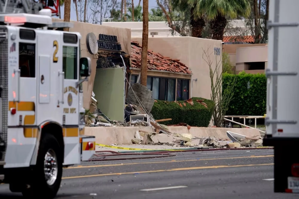 VIDEO: Nổ lớn tại phòng khám sản phụ khoa ở California, một người chết