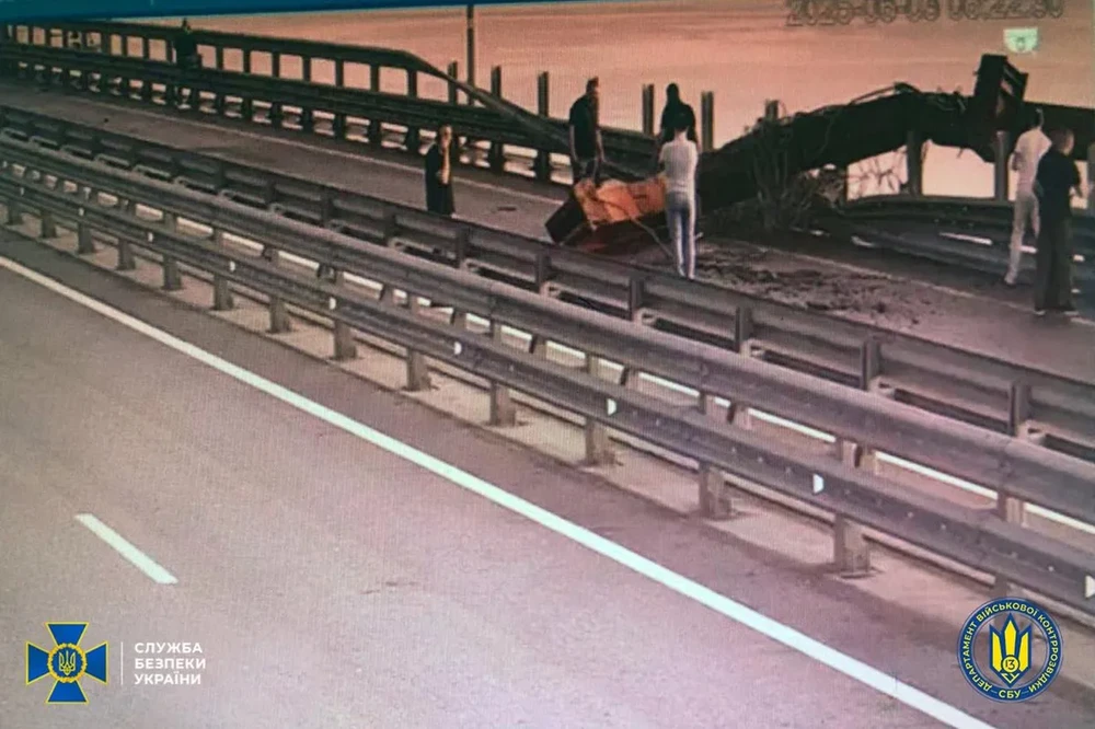 Ukraine kích nổ cầu Crimea bằng 1.100 kg thuốc nổ