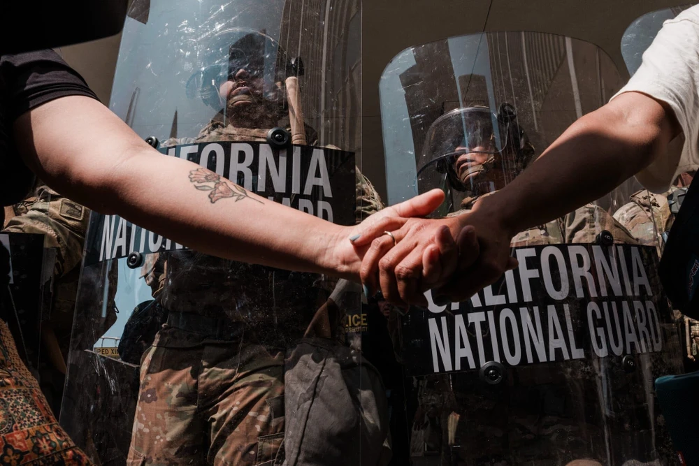 Biểu tình ở Los Angeles: Leo thang và chia rẽ