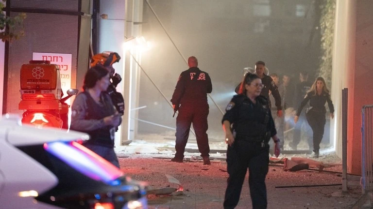 VIDEO: Iran phóng gần 100 tên lửa vào Israel