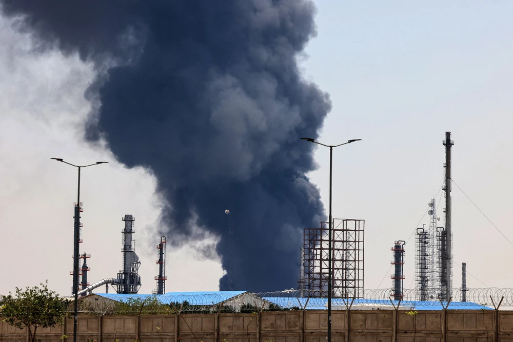 Israel kêu gọi người dân Iran sơ tán khẩn cấp; Tehran nói có bằng chứng Mỹ hậu thuẫn các cuộc không kích của Israel