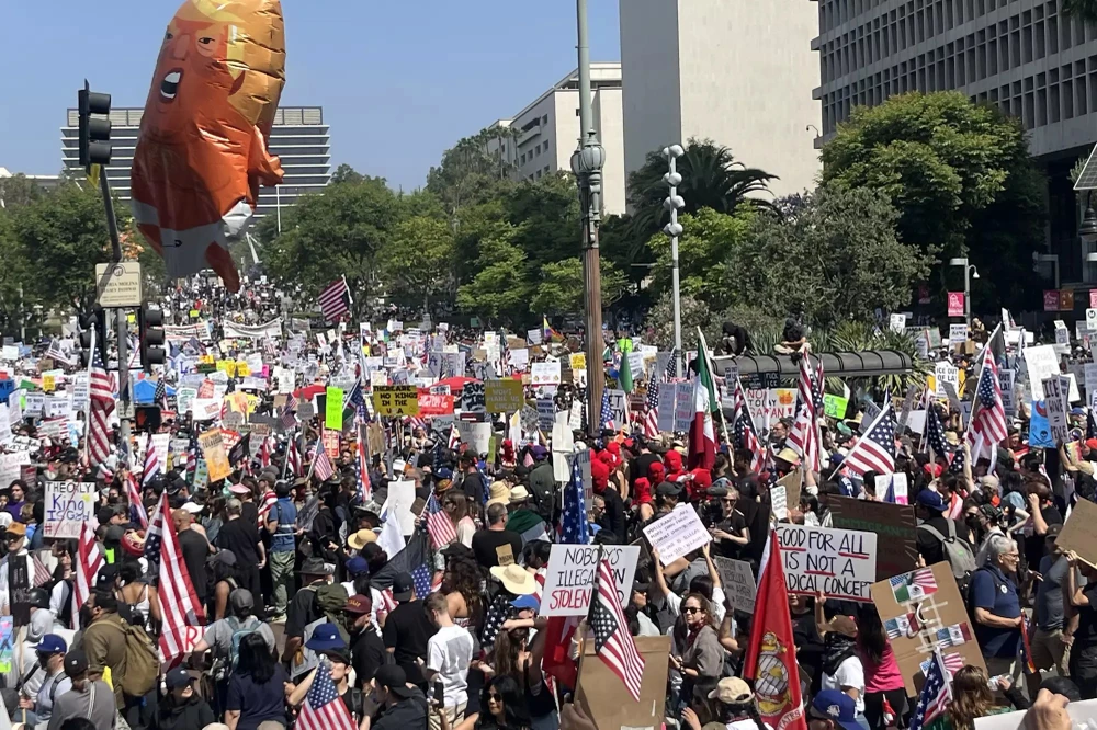Cuộc biểu tình ở Mỹ my-bieu-tinh-quy-mo-lon-tren-toan-quoc-vao-sinh-nhat-ong-trump.jpg