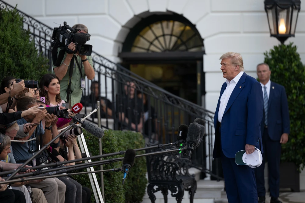 Ông Trump giận dữ vì Israel và Iran vi phạm thỏa thuận ngừng bắn