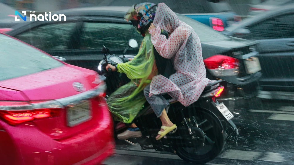 Thái Lan phát cảnh báo sau khi hai du khách Trung Quốc thiệt mạng do bão Wipha