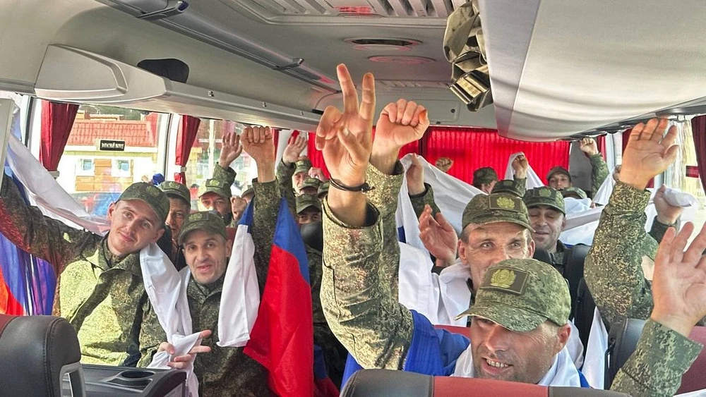 VIDEO: Nga, Ukraine trao đổi tù binh trước thềm thượng đỉnh Trump-Putin