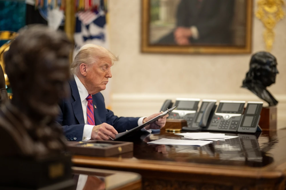 Ông Trump yêu cầu khoảng phí 100.000 USD cho thị thực H-1B