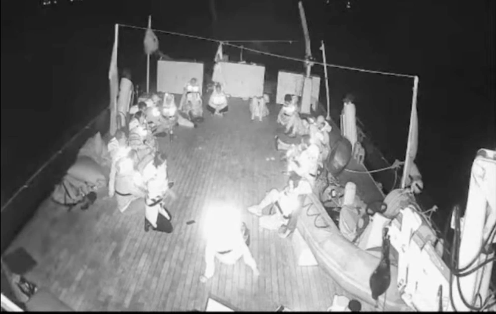 VIDEO: Israel chặn đoàn tàu viện trợ đến Gaza, bắt hơn 200 nhà hoạt động