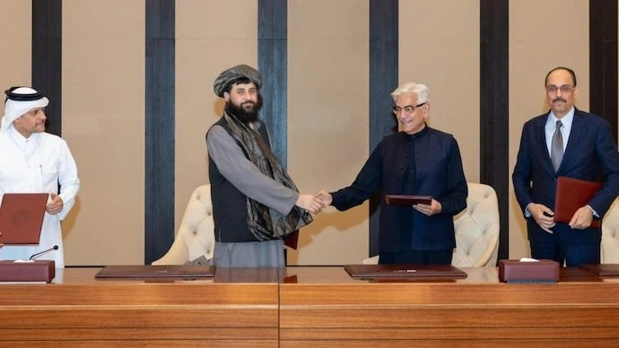 Afghanistan và Pakistan nhất trí ngừng bắn lập tức