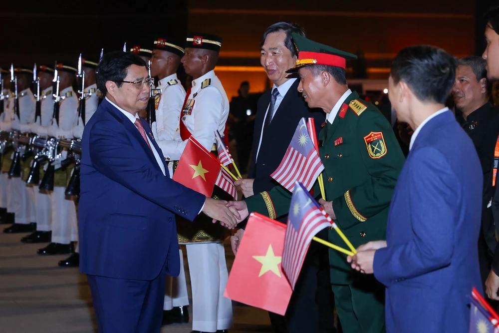 Hội nghị Cấp cao ASEAN bế mạc, Malaysia trao búa chủ tọa cho Philippines