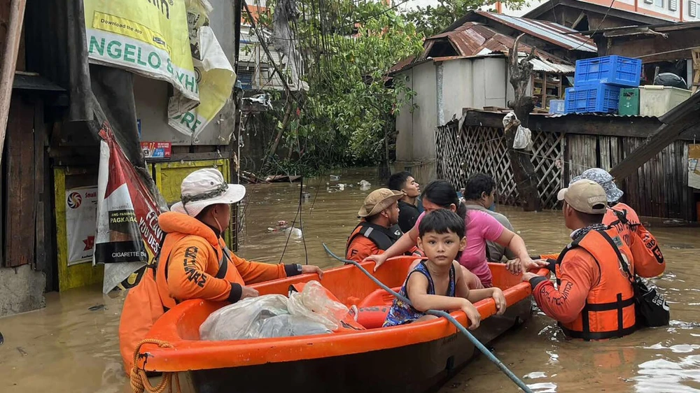 Bão Kalmaegi gây ngập lụt nặng ở Philippines, 4 người thiệt mạng