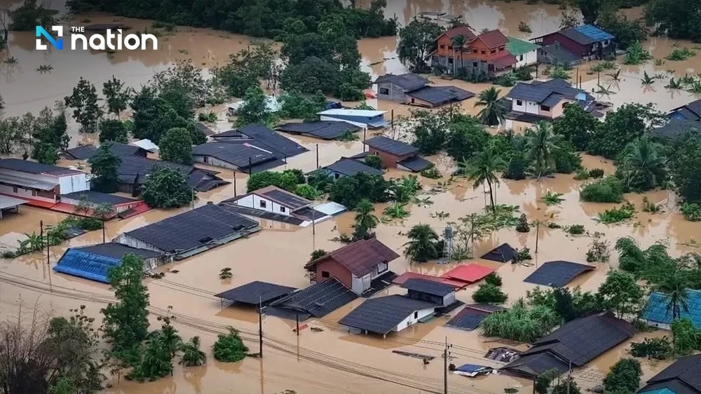 Chùm ảnh: Ngập lụt nghiêm trọng ở miền nam Thái Lan, 13 nười chết; Chính phủ ban bố tình trạng khẩn cấp