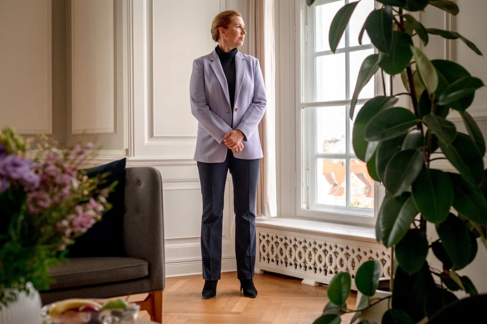 Người phụ nữ chặn giữa ông Trump và Greenland