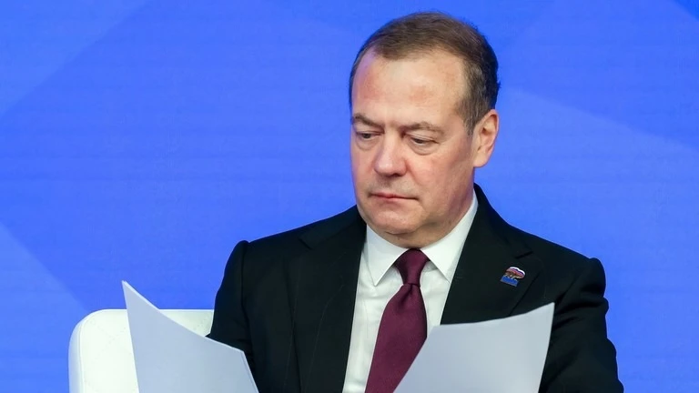 Ông Medvedev: Ngày càng nhiều nước muốn sở hữu vũ khí hạt nhân