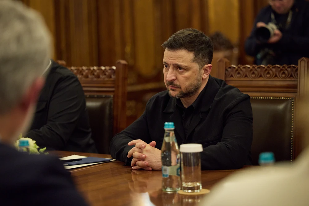 ong-zelensky-nga-len-ke-hoach-tap-kich-van-phong-tong-thong-ukraine.png