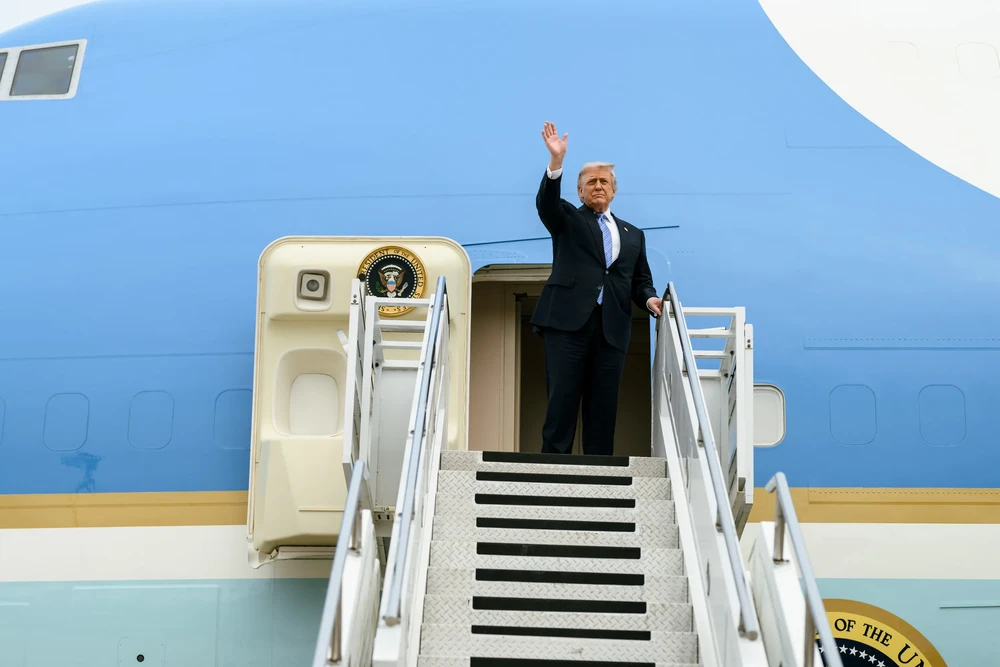 :tro-ve-tu-trung-quoc-ong-trump-dung-truoc-cau-hoi-lon-ve-iran.png