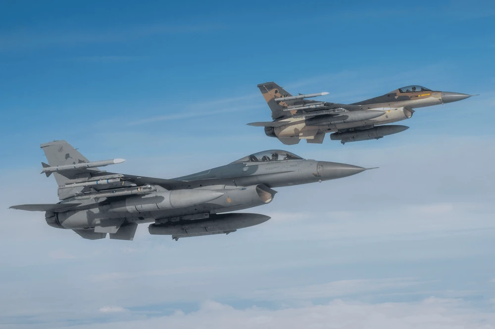 romania-noi-uav-nga-xam-nhap-khong-phan-dieu-dong-khan-cap-f-16-danh-chan- (1).png