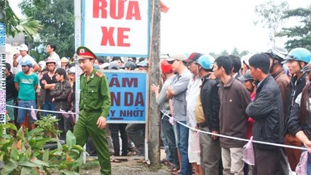 Công an xã bị sát hại dã man tại nhà riêng ảnh 1 Cơ quan chức năng phong tỏa hiện trường.