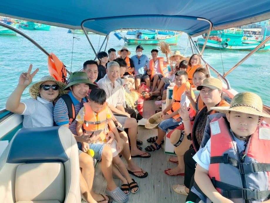 Kỳ nghỉ lễ kéo dài 4 ngày thích hợp cho nhiều gia đình đến Phú Quốc trải nghiệm thiên đường du lịch. Ảnh: LAN THY