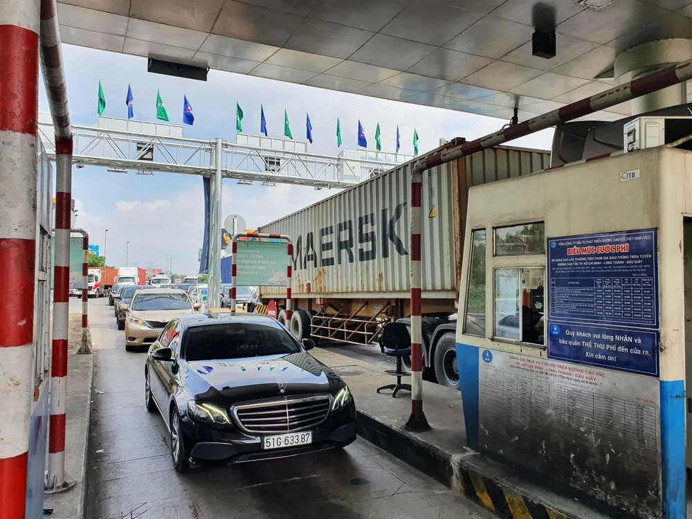 Bộ GTVT yêu cầu các đơn vị nâng cao chất lượng dịch vụ và xử lý các bất cập trước ngày 5-8. Ảnh: Kiên Cường.