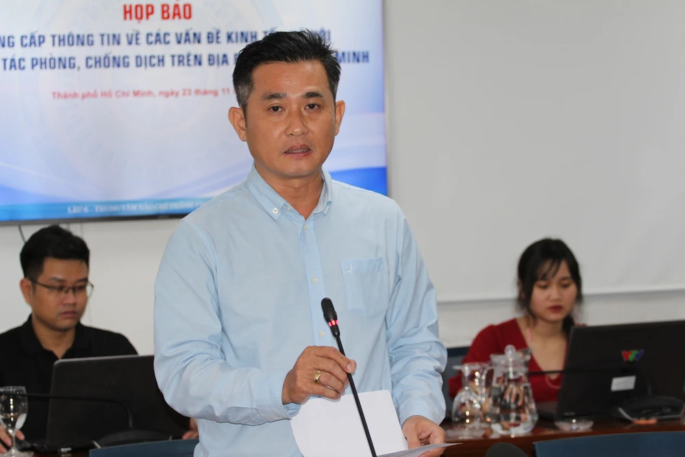 Ông Võ Khánh Hưng, Phó Giám đốc Ban Quản lý dự án 2, Ban Quản lý Đường sắt đô thị thông tin về tuyến Metro số 2 tại họp báo. Ảnh: THÀNH NHÂN