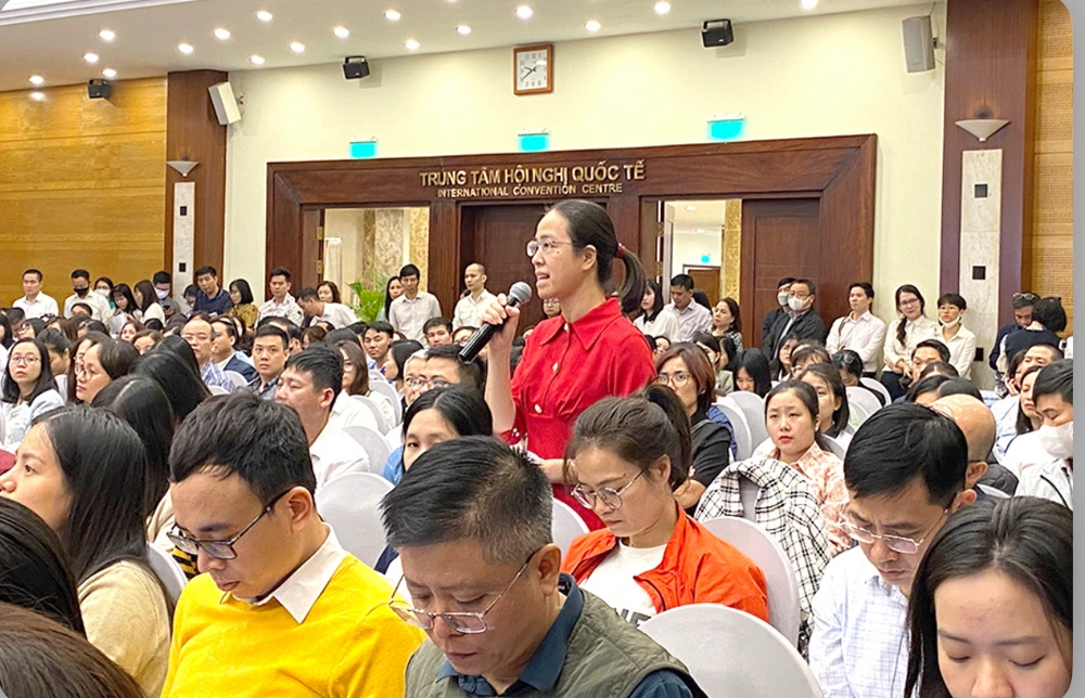 Một trong những vấn đề nóng nhất tại hội nghị được nhiều đại biểu phản ánh là vấn đề hóa đơn, hoàn thuế VAT. Ảnh: MINH TRÚC