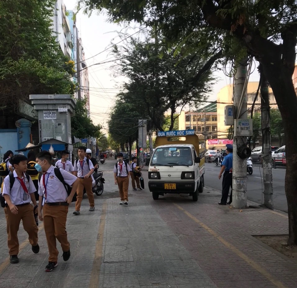 dịch vụ đưa đón trẻ.jpg