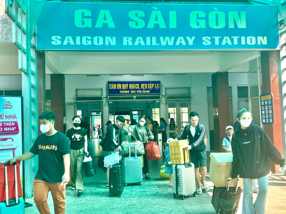 Chi nhánh Công ty CP Vận tải đường sắt Sài Gòn nhận đăng ký mua vé tàu tết tập thể đến 15 giờ ngày 30-9. Ảnh: TN