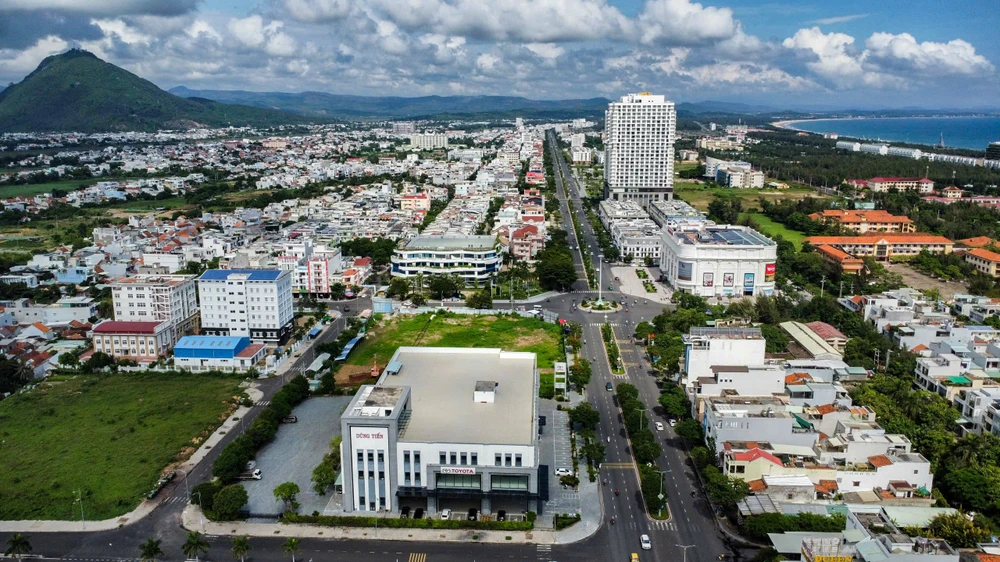 Một góc TP Tuy Hòa, tỉnh Phú Yên. Ảnh: XUÂN HOÁT