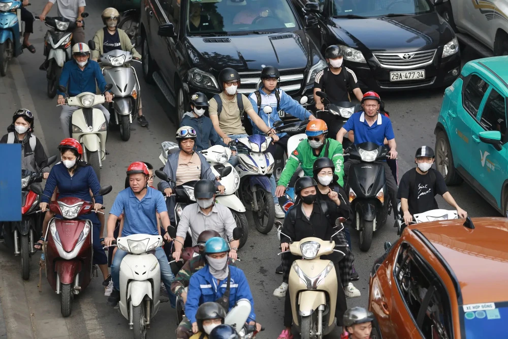 Cấm xe máy xăng: Hà Nội đề xuất 3 mức hỗ trợ để người dân chuyển đổi sang xe điện