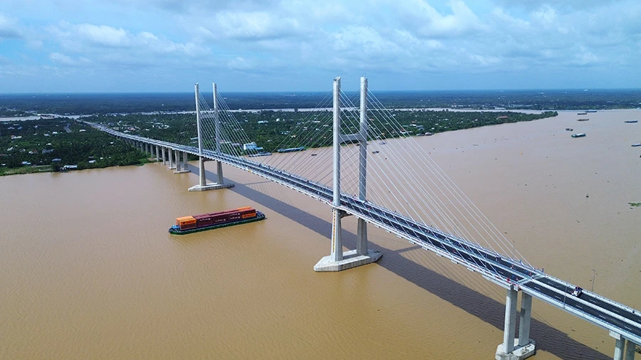 Cầu Rạch Miễu 2 bắc qua sông Tiền kết nối hai tỉnh Đồng Tháp và Vĩnh Long. Ảnh: HUỲNH DU
