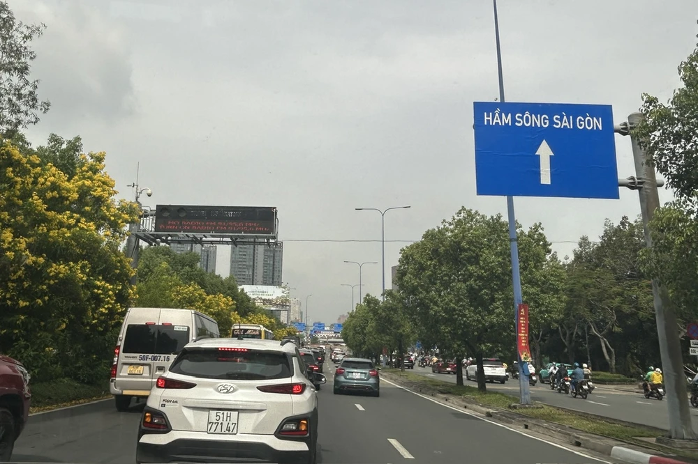 Hầm sông Sài Gòn.jpg