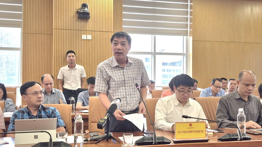 Áp thấp nhiệt đới.jpg