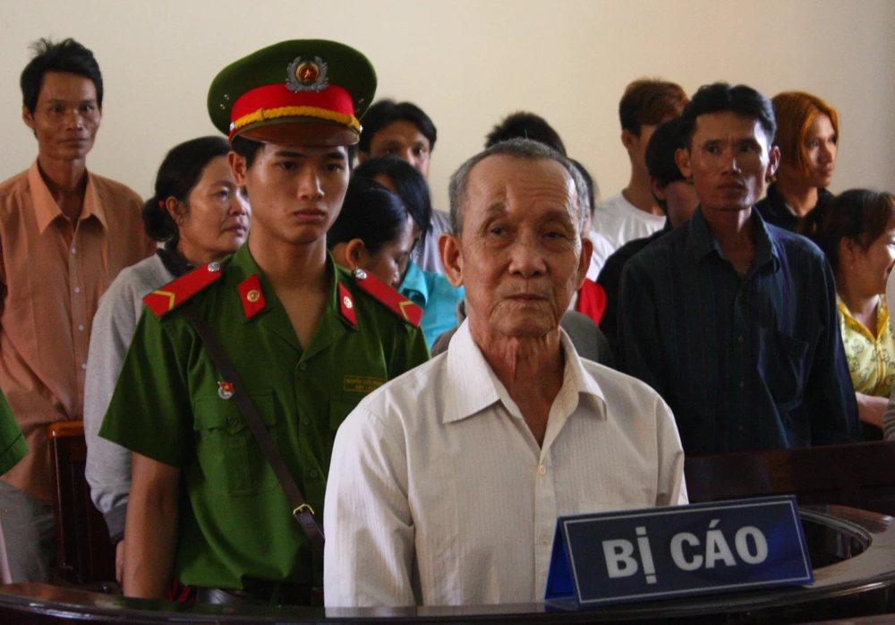 Đâm chết hai thanh niên, ông lão lãnh án chung thân ở tuổi 65 ảnh 1 Đâm chết hai thanh niên, ông lão lãnh án chung thân ở tuổi 65 ảnh 1