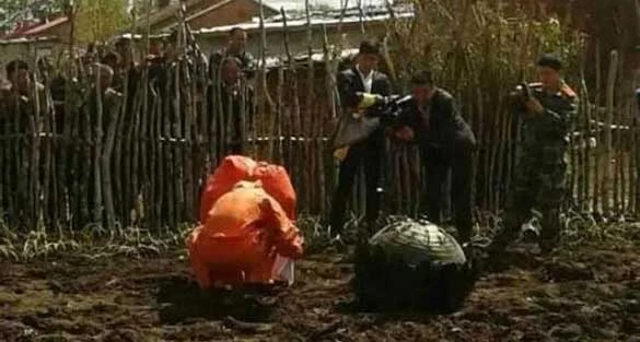 Trung Quốc: ba khối sắt bí ẩn từ trên trời rơi xuống ảnh 3