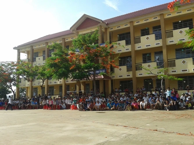 Bị cáo chưa thành niên trong vụ xử gây rối đầu tiên ở Bình Dương lãnh án 12 tháng tù giam ảnh 5