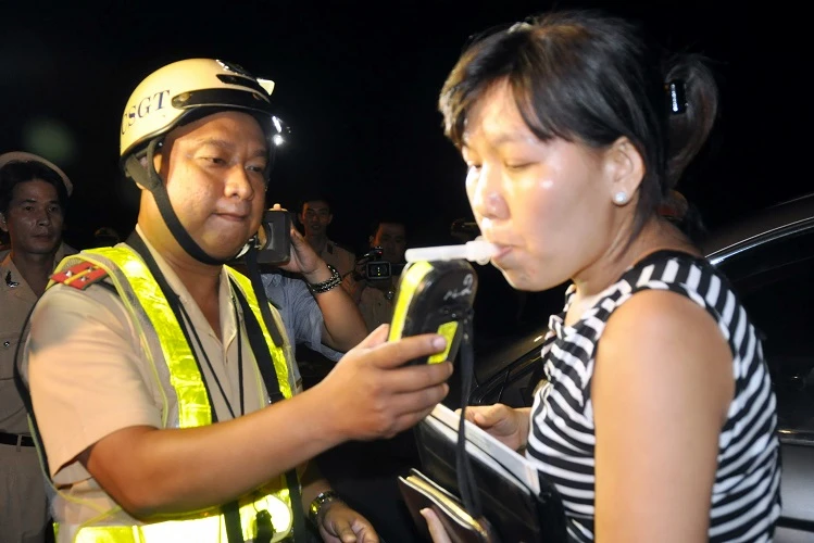 TP.HCM áp dụng quy trình kiểm tra nồng độ cồn… vui vẻ ảnh 7