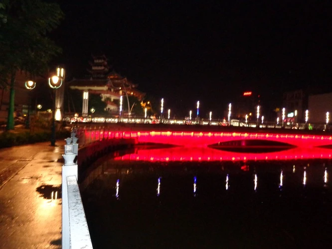 Lung linh sắc màu cầu Lê Văn Sỹ ảnh 8