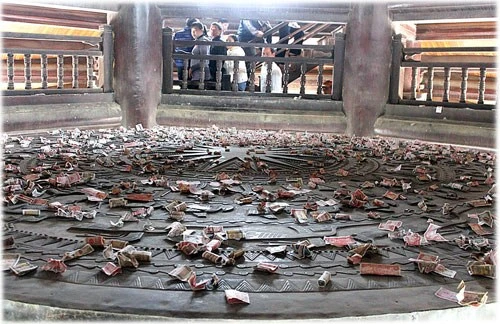 Toàn cảnh lễ hội và những 'biến dạng nguy hiểm' ảnh 9