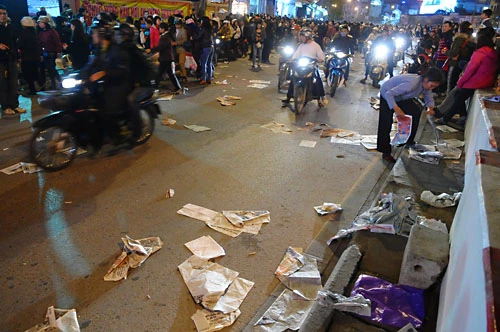 Toàn cảnh lễ hội và những 'biến dạng nguy hiểm' ảnh 6