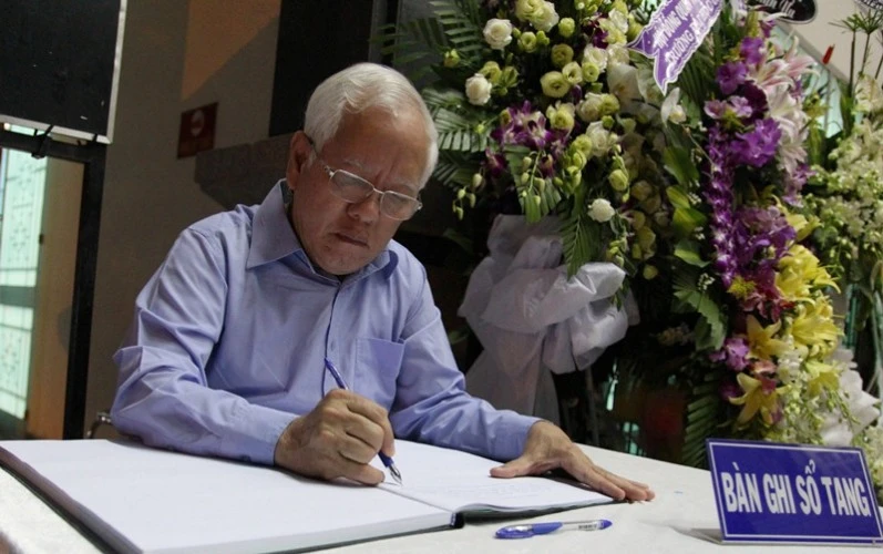 Lời chia sẻ xúc động của chủ tịch TP.HCM viếng PGS-NGND Trần Thanh Đạm ảnh 3