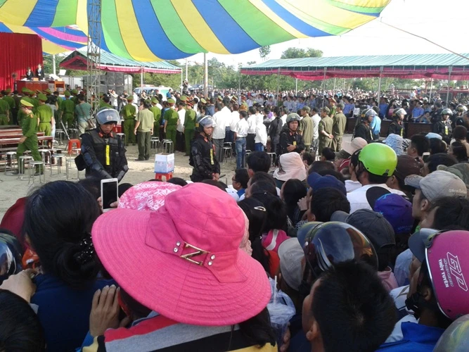 Chùm ảnh: Toàn cảnh phiên tòa xét xử trọng án thảm sát Bình Phước ảnh 17