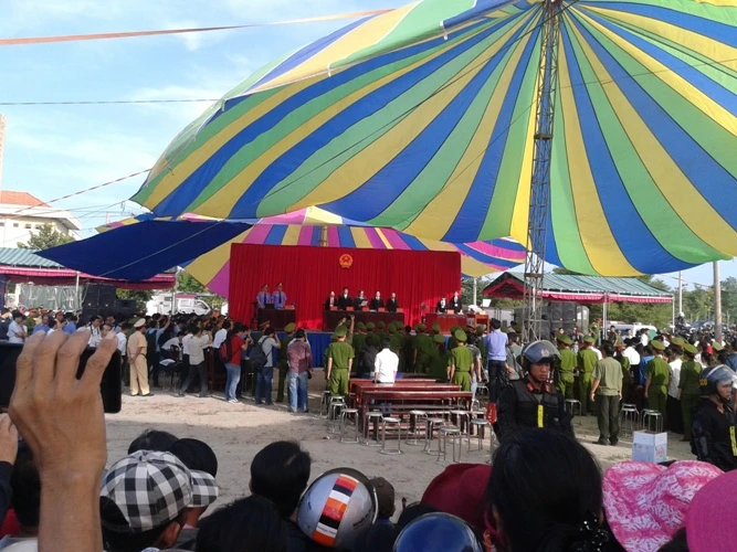 Chùm ảnh: Toàn cảnh phiên tòa xét xử trọng án thảm sát Bình Phước ảnh 19