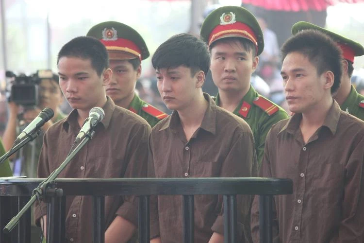 Chùm ảnh: Toàn cảnh phiên tòa xét xử trọng án thảm sát Bình Phước ảnh 22