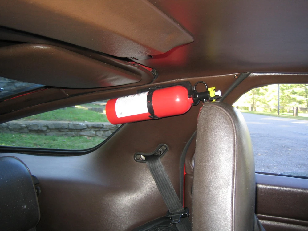 Bình cứu hỏa trên xe ô tô: Chuyện gì đang xảy ra? ảnh 3