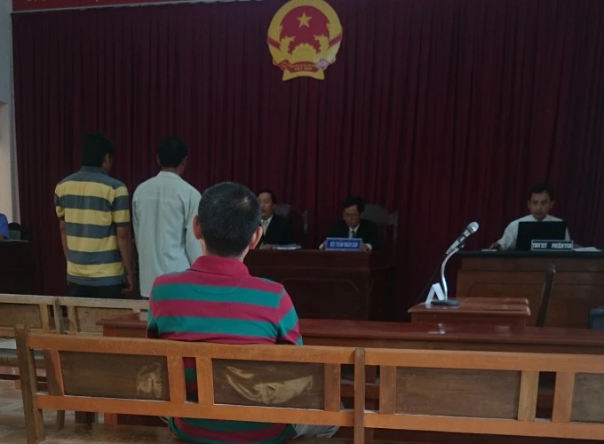  Đào hài cốt gia đình con nợ vứt xuống sông ảnh 1