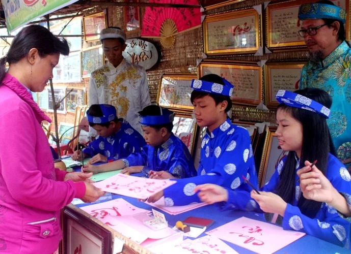 Rộn ràng khai hội ‘Sắc Xuân miệt vườn năm 2016’ ảnh 4